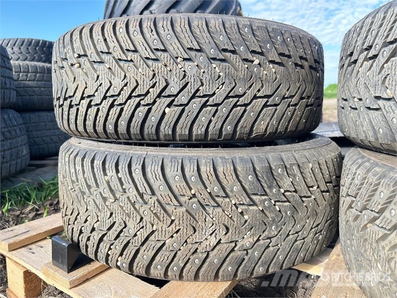 Quantity of (4) Nokian 215/55R17 Tires Tyres, wheels and rims