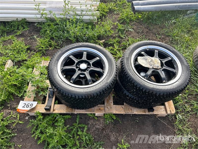 Quantity of (4) Nokian 215/55R17 Winter Tires Dekk, hjul og felger
