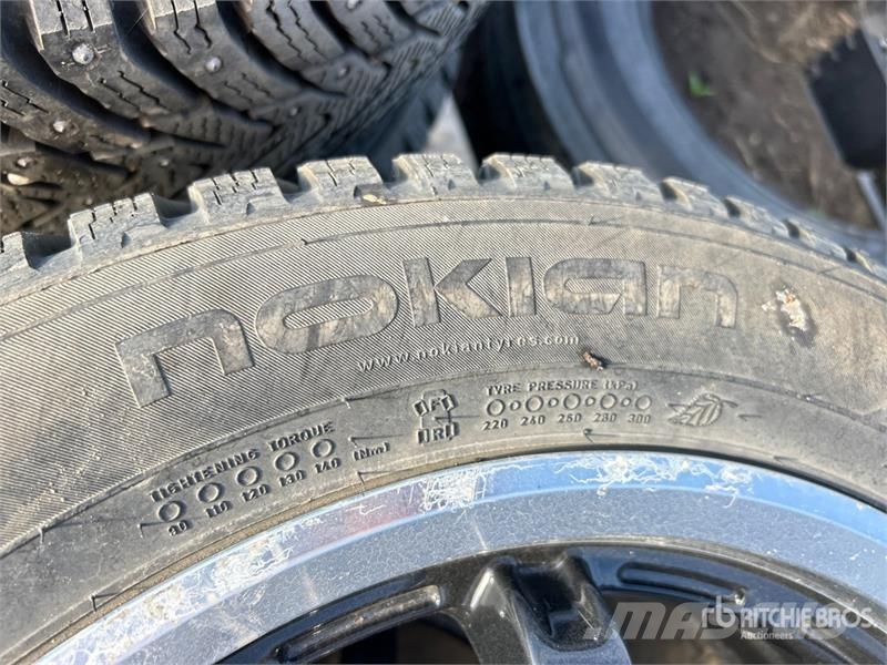 Quantity of (4) Nokian 215/55R17 Tires Tyres, wheels and rims