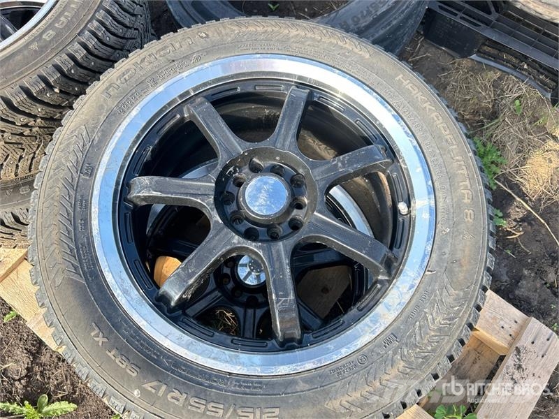 Quantity of (4) Nokian 215/55R17 Tires Tyres, wheels and rims