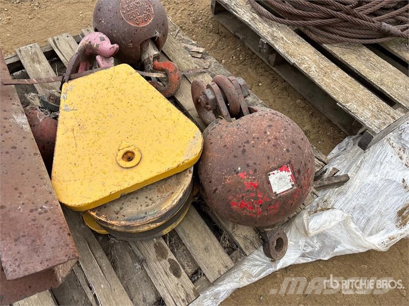 Quantity of (4) Overhaul Ball Oprema i dijelovi za kranove