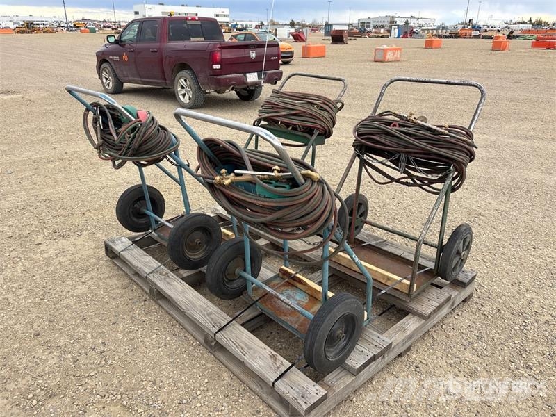  Quantity of (4) Oxygen & Acetylene Bottle Carts Būvniecība- Citi