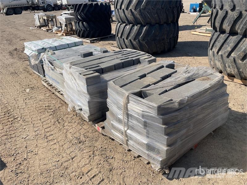  Quantity of (4) Pallets of Landscaping Bricks Lauksaimniecība- Citi