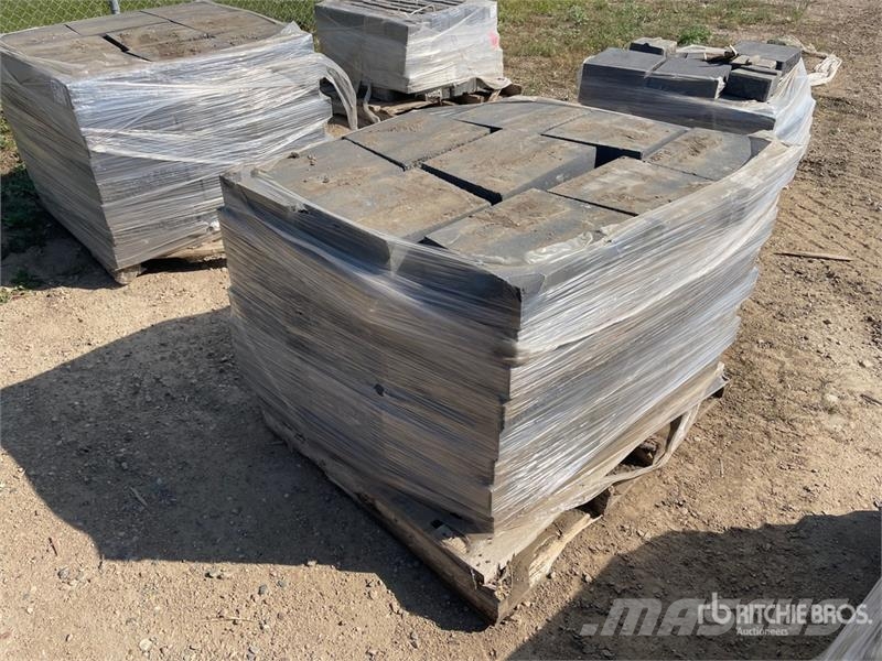 Quantity of (4) Pallets of Landscaping Bricks Lauksaimniecība- Citi
