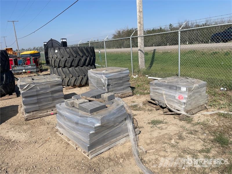Quantity of (4) Pallets of Landscaping Bricks Lauksaimniecība- Citi