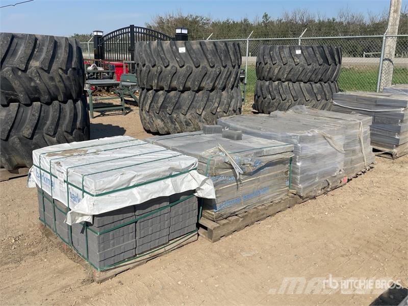  Quantity of (4) Pallets of Landscaping Bricks Lauksaimniecība- Citi