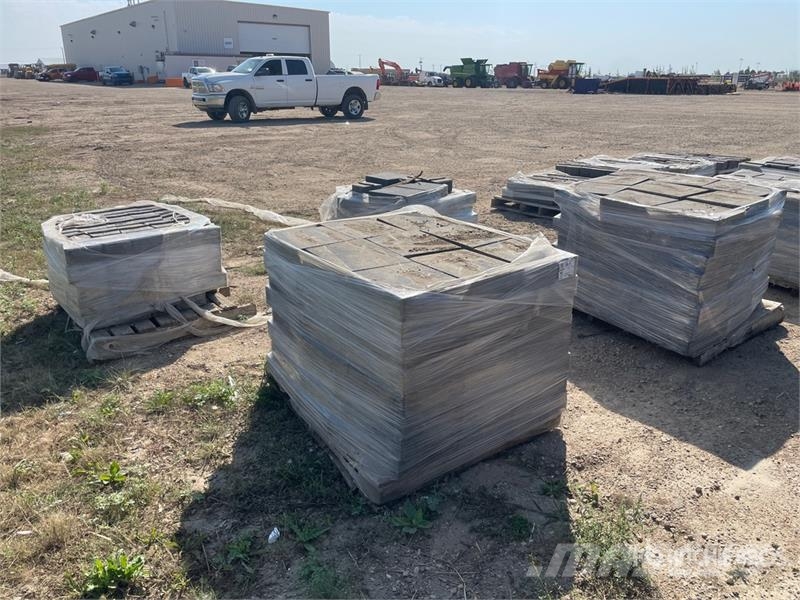 Quantity of (4) Pallets of Landscaping Bricks Lauksaimniecība- Citi