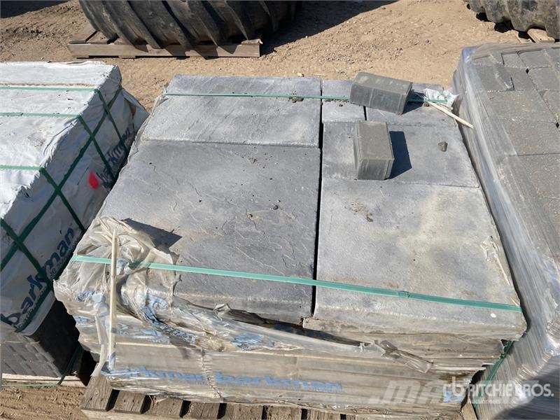  Quantity of (4) Pallets of Landscaping Bricks Lauksaimniecība- Citi