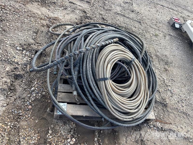 Quantity of (4) Pallets of Hose Ďalšie komponenty