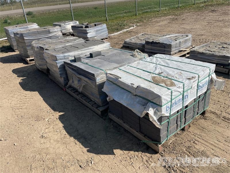  Quantity of (4) Pallets of Landscaping Bricks Lauksaimniecība- Citi