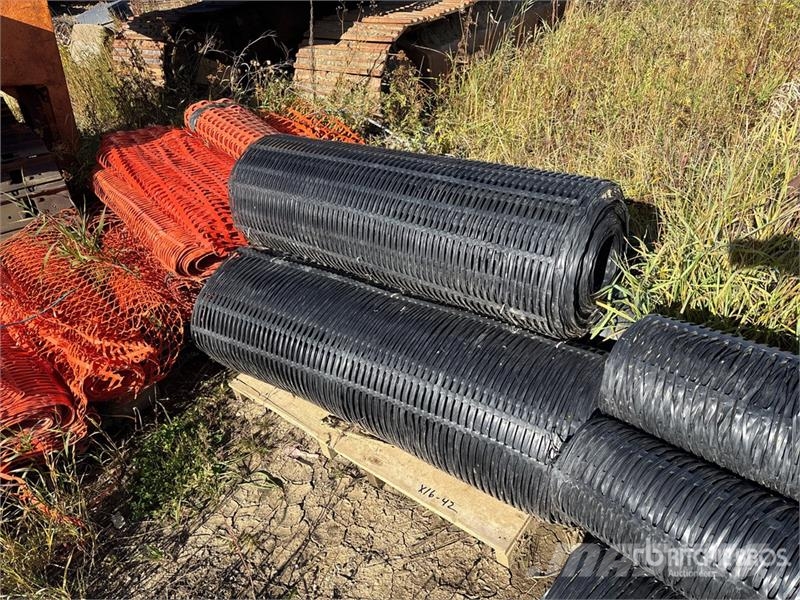  Quantity of 4 pallets of snow fence المصاعد والرافعات المادية