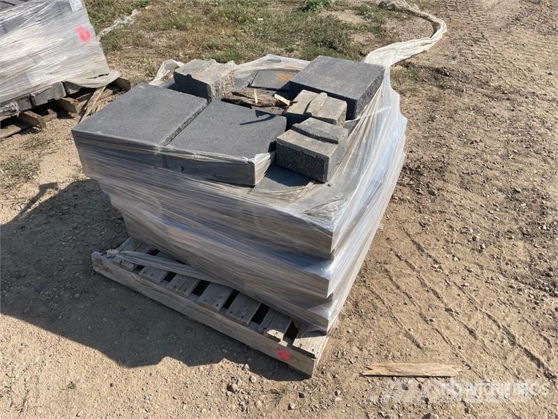 Quantity of (4) Pallets of Landscaping Bricks Lauksaimniecība- Citi
