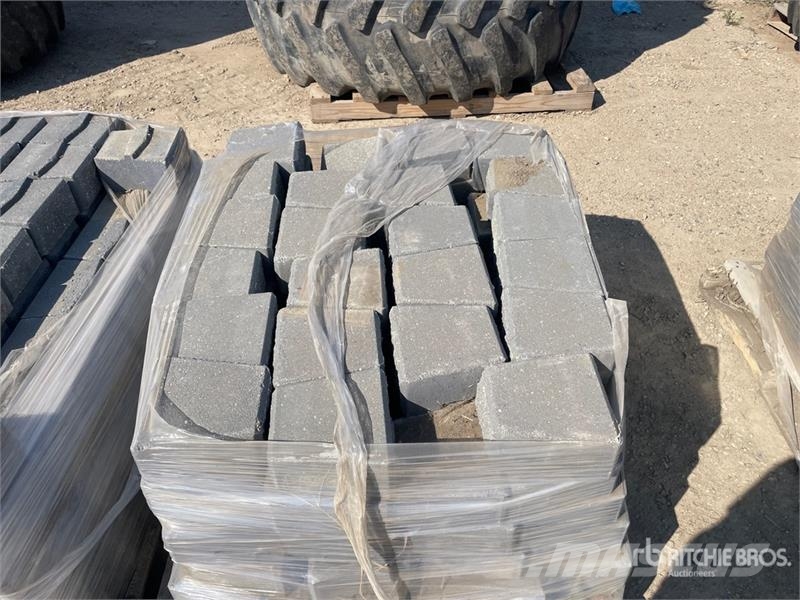  Quantity of (4) Pallets of Landscaping Bricks Lauksaimniecība- Citi