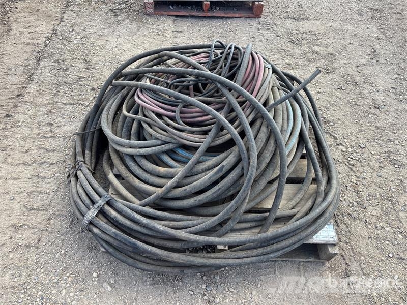 Quantity of (4) Pallets of Hose Ďalšie komponenty