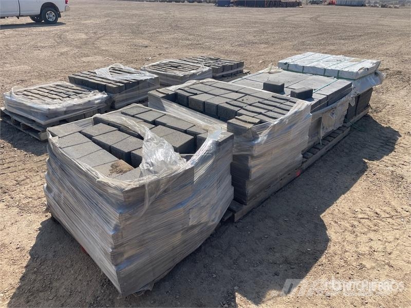  Quantity of (4) Pallets of Landscaping Bricks Lauksaimniecība- Citi