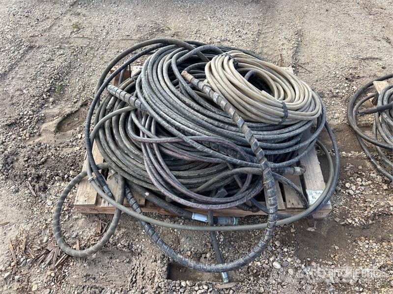 Quantity of (4) Pallets of Hose Ďalšie komponenty