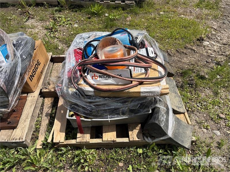 Quantity of (4) Pallets of Miscellaneous Parts Andre komponenter