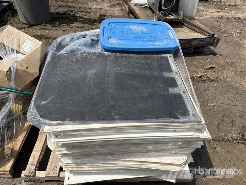 Quantity of (4) Pallets of Miscellaneous Parts Andre komponenter