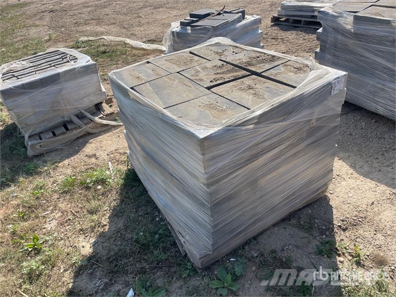 Quantity of (4) Pallets of Landscaping Bricks Lauksaimniecība- Citi