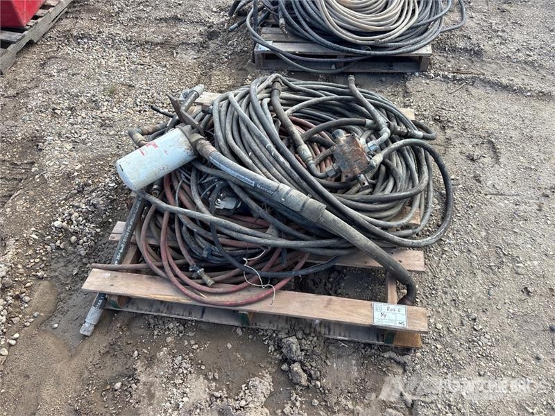 Quantity of (4) Pallets of Hose Ďalšie komponenty