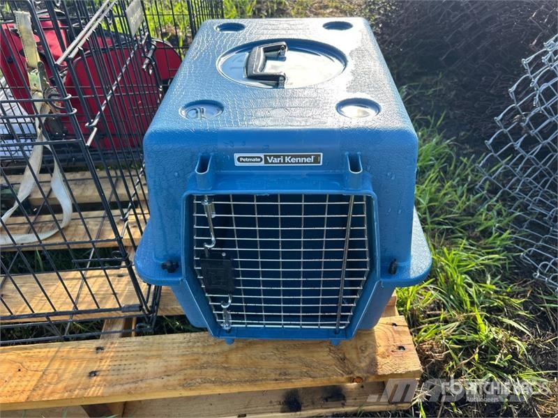Quantity of (4) Pet Kennels & Wire Dog Crates Drugi deli