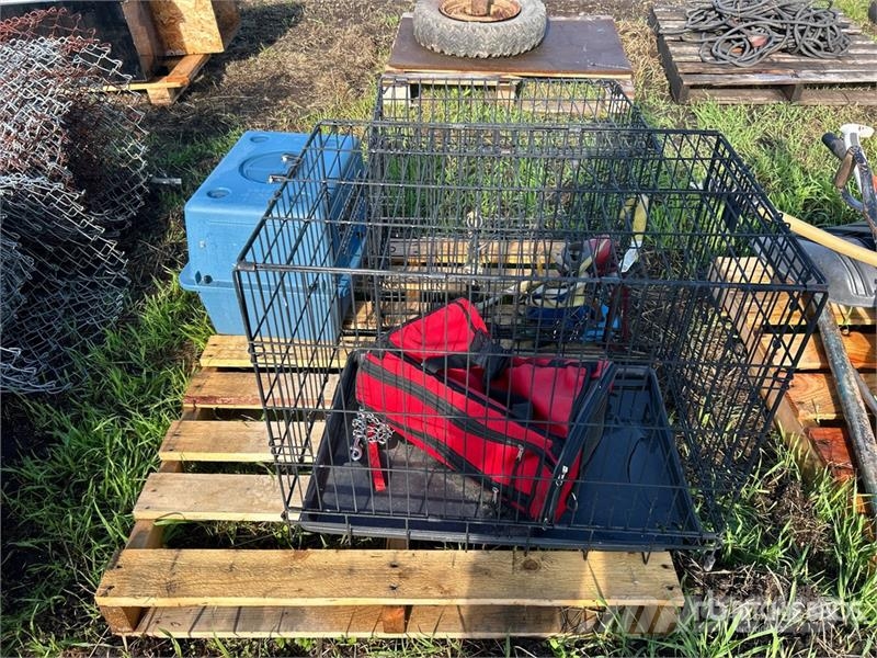 Quantity of (4) Pet Kennels & Wire Dog Crates Drugi deli