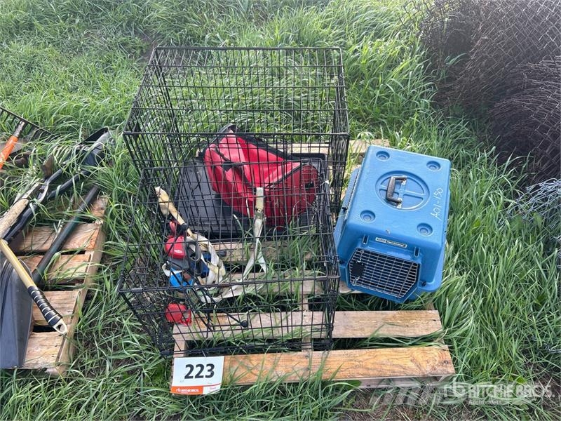 Quantity of (4) Pet Kennels & Wire Dog Crates Drugi deli