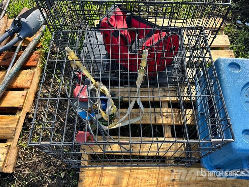 Quantity of (4) Pet Kennels & Wire Dog Crates Drugi deli