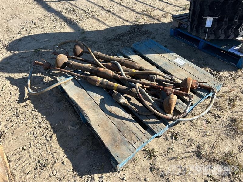  Quantity of (4) Pneumatic Packers Kiti naudoti statybos komponentai