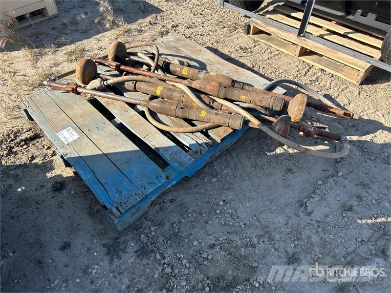  Quantity of (4) Pneumatic Packers Kiti naudoti statybos komponentai