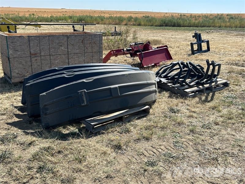 Quantity of (4) Poly Sprayer Fender and Bracket مكونات أخرى