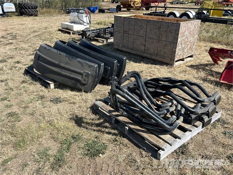 Quantity of (4) Poly Sprayer Fender and Bracket مكونات أخرى