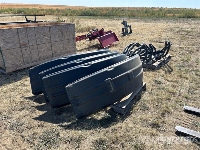 Quantity of (4) Poly Sprayer Fender and Bracket مكونات أخرى