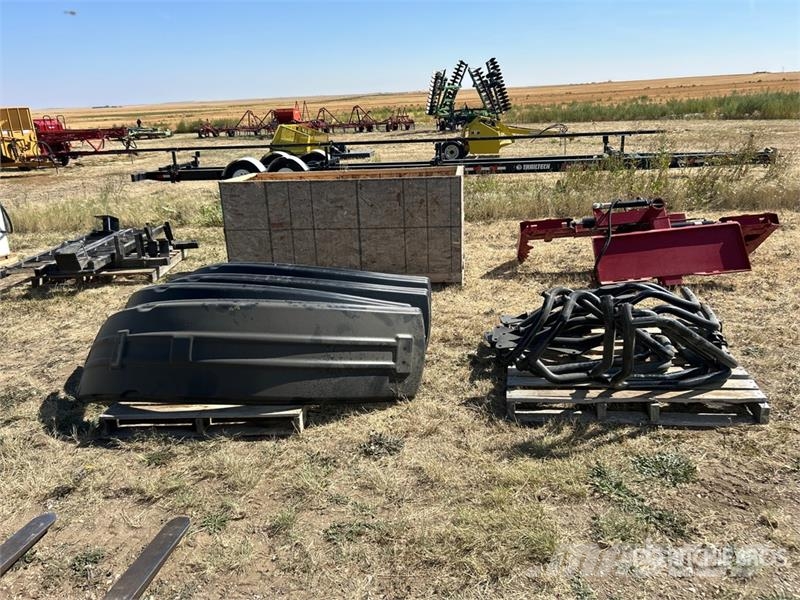 Quantity of (4) Poly Sprayer Fender and Bracket مكونات أخرى