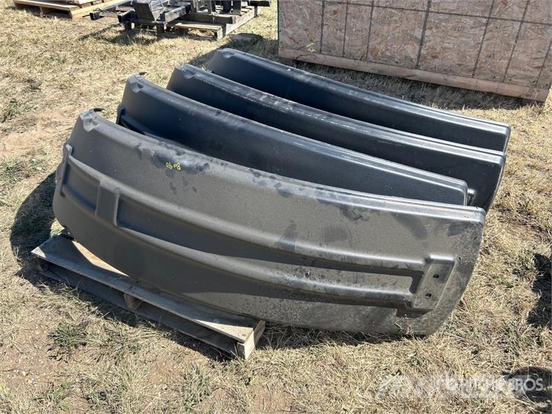 Quantity of (4) Poly Sprayer Fender and Bracket مكونات أخرى