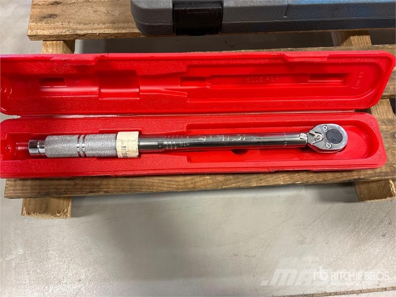 Quantity of (4) PROTO Torque Wrenches مكونات أخرى