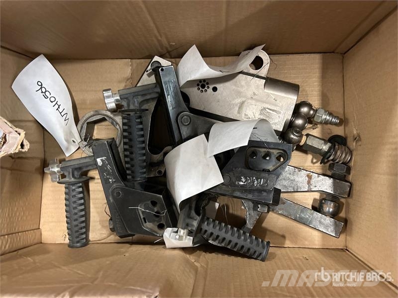  Quantity of (4) Ratchet Links, (16) Torcup Wrench  مكونات أخرى