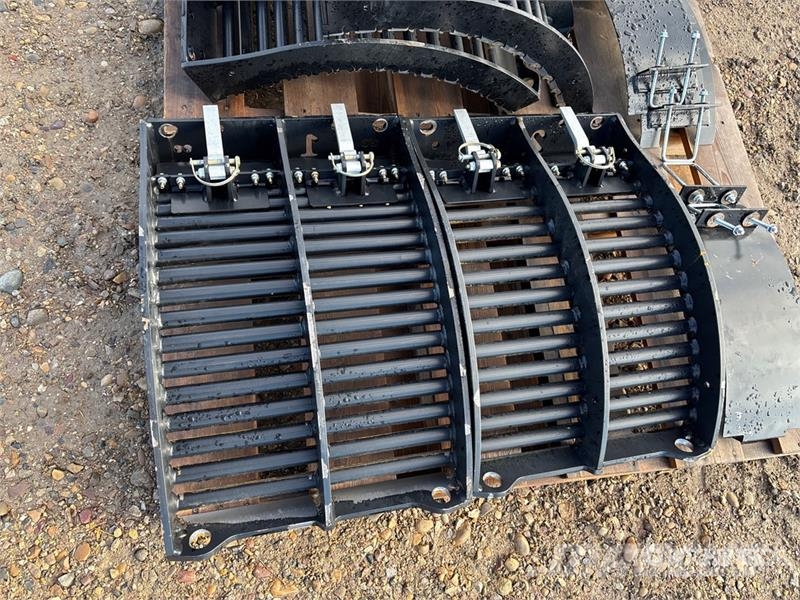 Quantity of (4) Razor Edge Combine Concave - Fits Mähdrescher