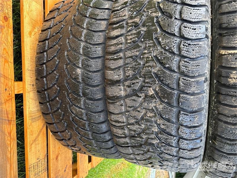 Quantity of (4) Rovelo 275/55R20 Tires Tyres, wheels and rims