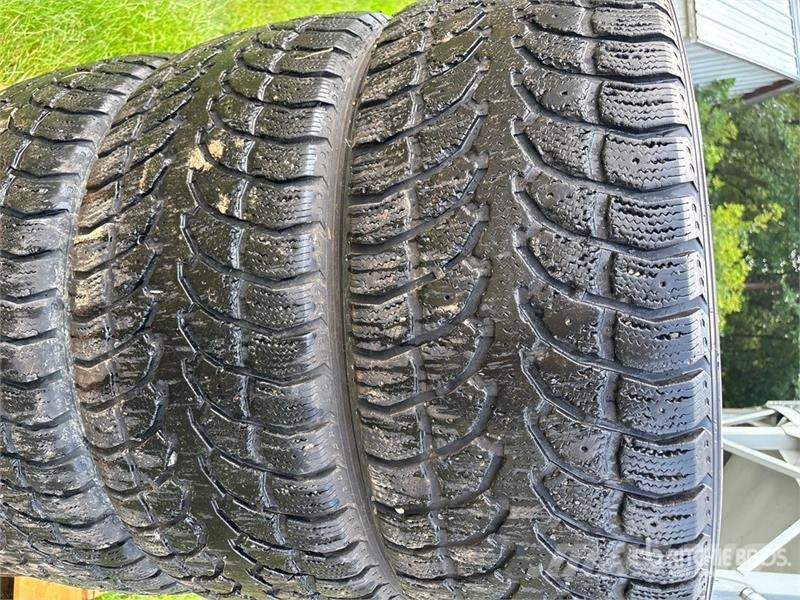 Quantity of (4) Rovelo 275/55R20 Tires Tyres, wheels and rims