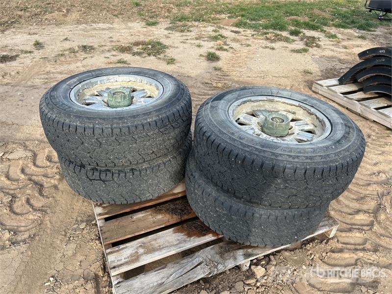 Quantity of (4) Rovelo LT275/70R18 Tires الإطارات والعجلات والحافات