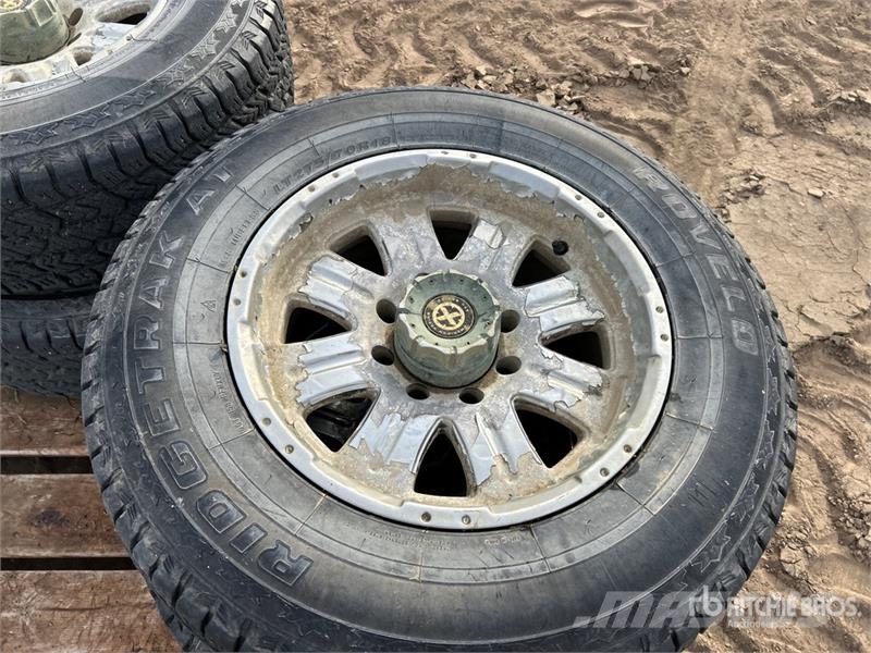 Quantity of (4) Rovelo LT275/70R18 Tires الإطارات والعجلات والحافات