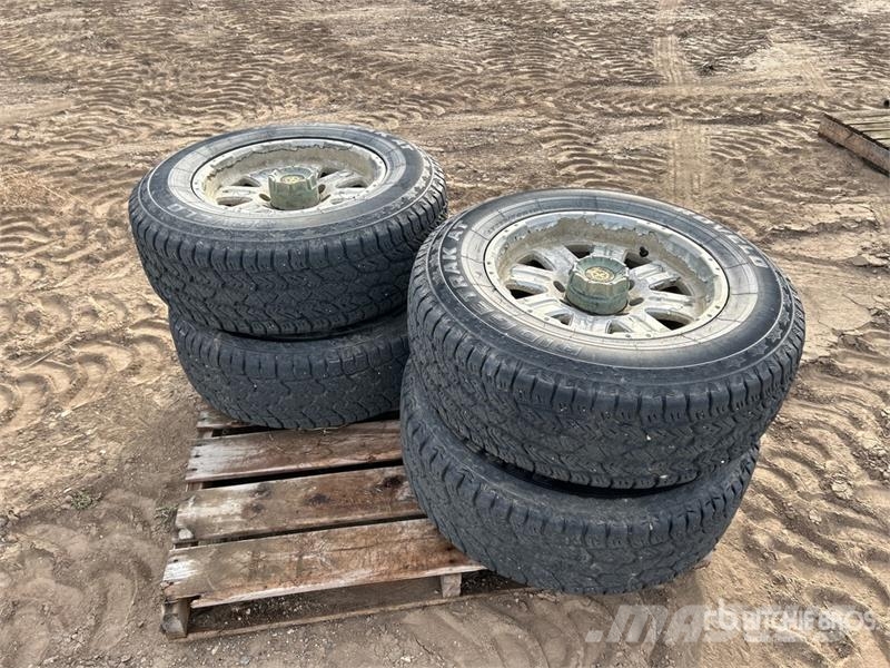 Quantity of (4) Rovelo LT275/70R18 Tires الإطارات والعجلات والحافات