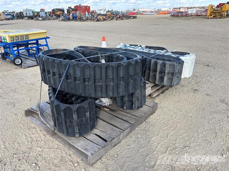 Quantity of (4) Rubber 350 x 100 x 53 Tracks (Unus Muud osad