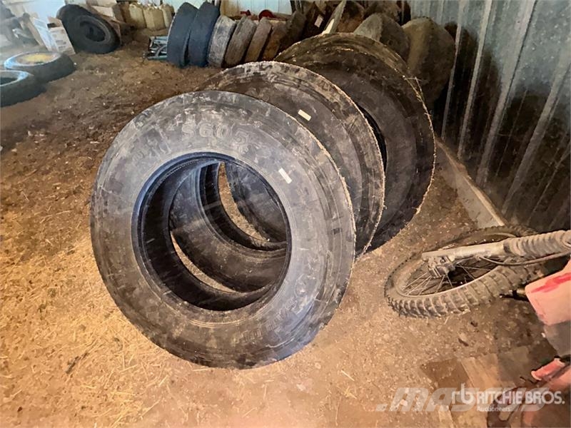 Quantity of (4) Salun 11R24.5 Tires (Unused) Шины и колёса
