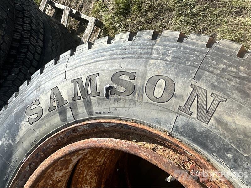 Quantity of (4) Samson 11R24.5 Tires Tyres, wheels and rims