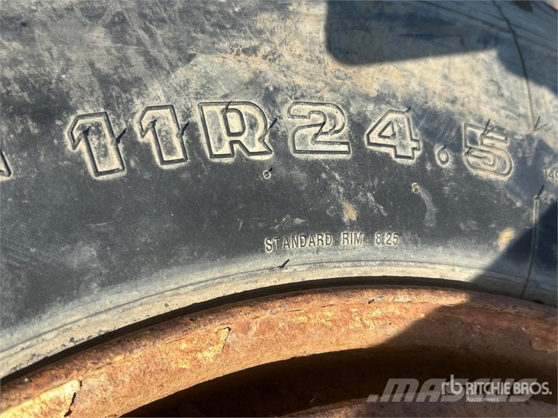 Quantity of (4) Samson 11R24.5 Tires Tyres, wheels and rims