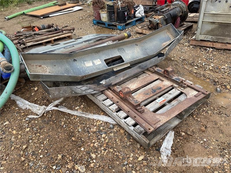 Quantity of (4) Semi Truck Bumpers Transportes - Outros