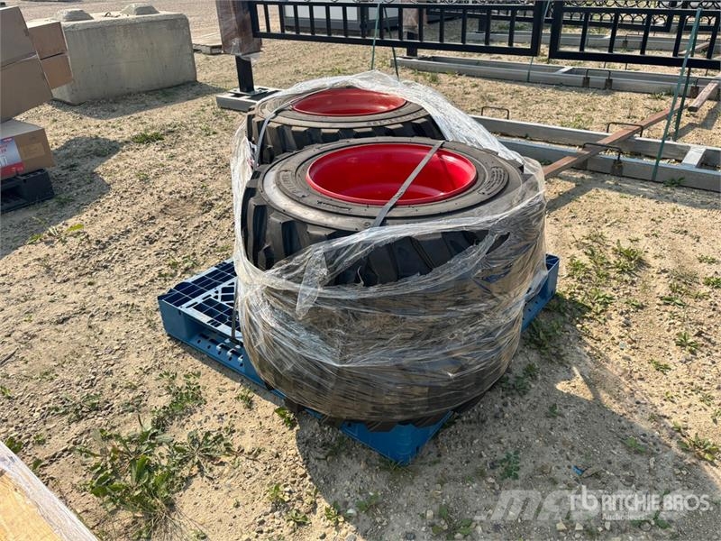Quantity of (4) Skid Steer Tires Tekerlekler