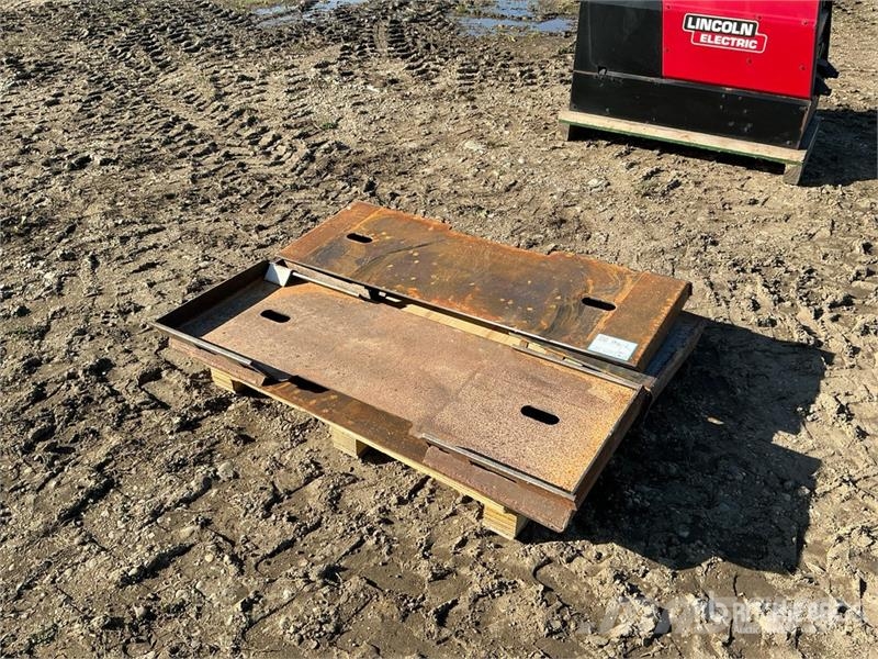 Quantity of (4) Skid Steer Attachment Mounting Pla Andre komponenter